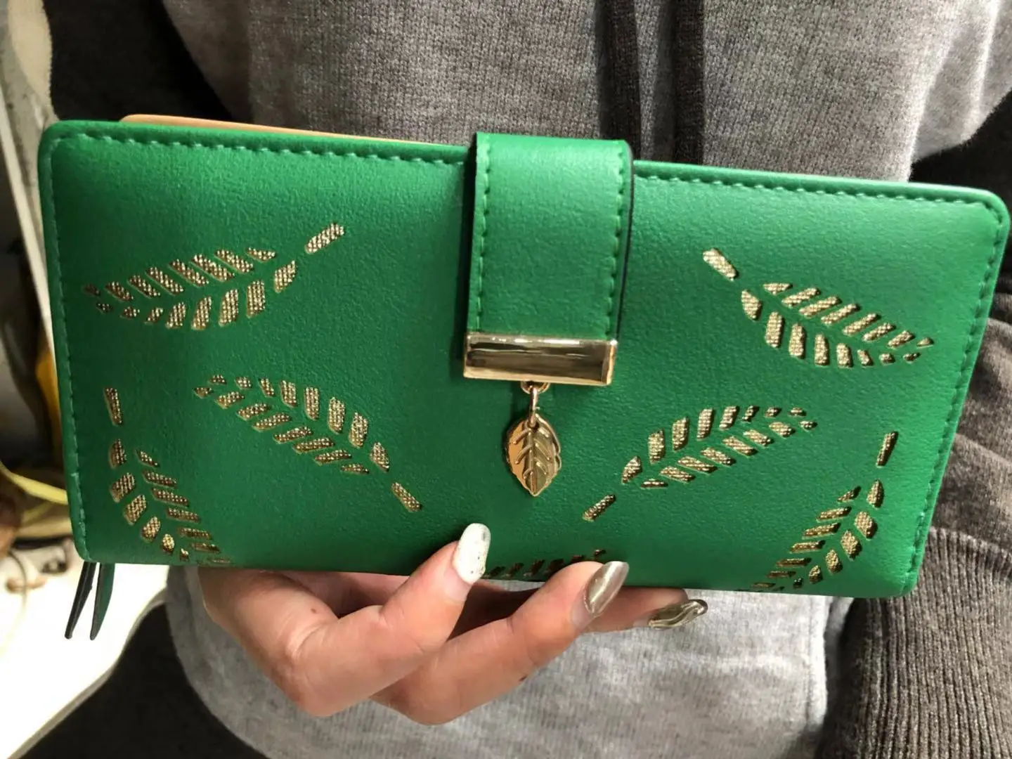 Green Женский кошелек из искусственной кожи, Женский Длинный кошелек с золотыми полыми листьями, Сумочка для женщин, кошелек для монет, держатель для карт, клатч - Цвет: Green