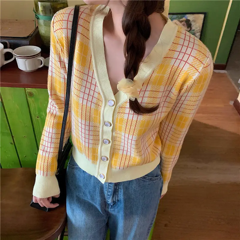 

Sexy plaid pattern V-neck single breasted short top autumn new style cardigan versatile women's