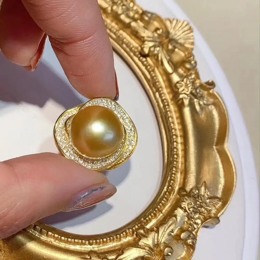 Женское кольцо с жемчугом и пресноводным золотом 11-12 мм