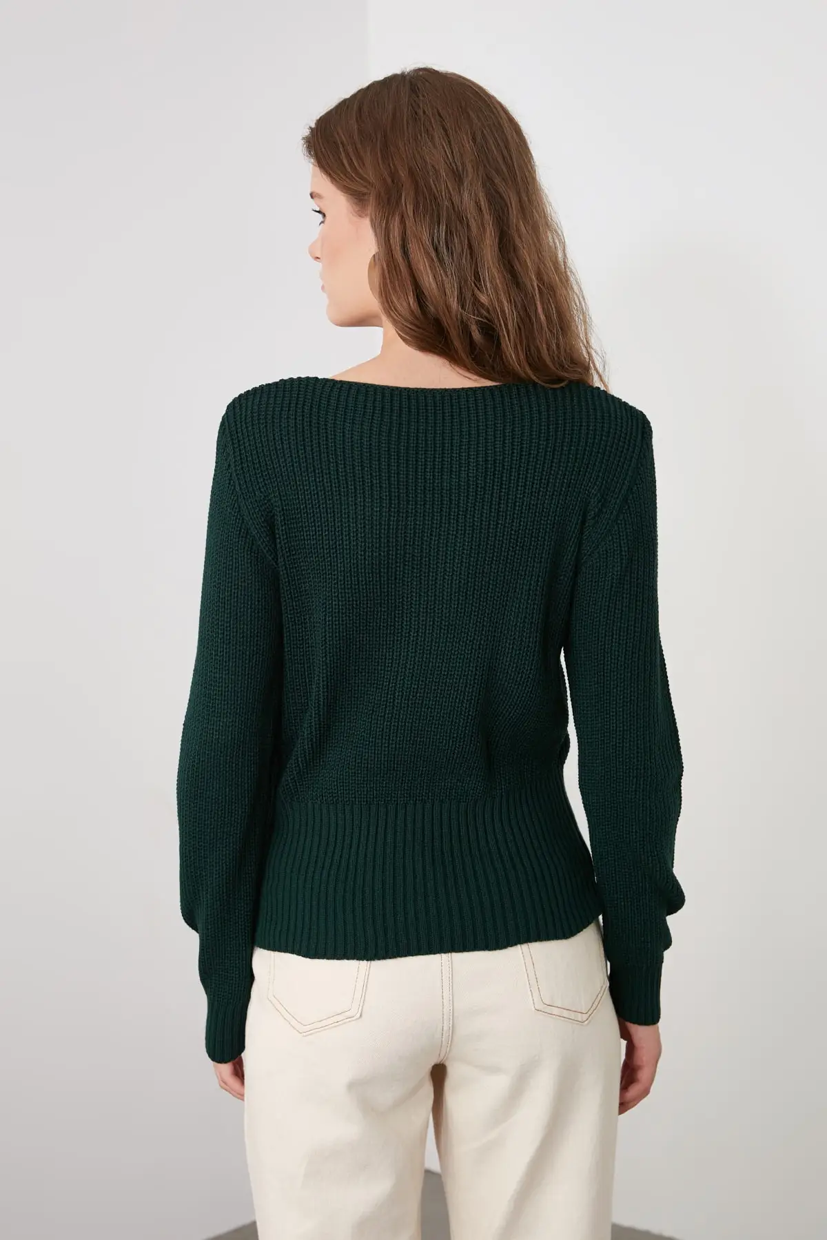 

Trendyol V Collar Knitwear Sweater TWOAW21KZ1112