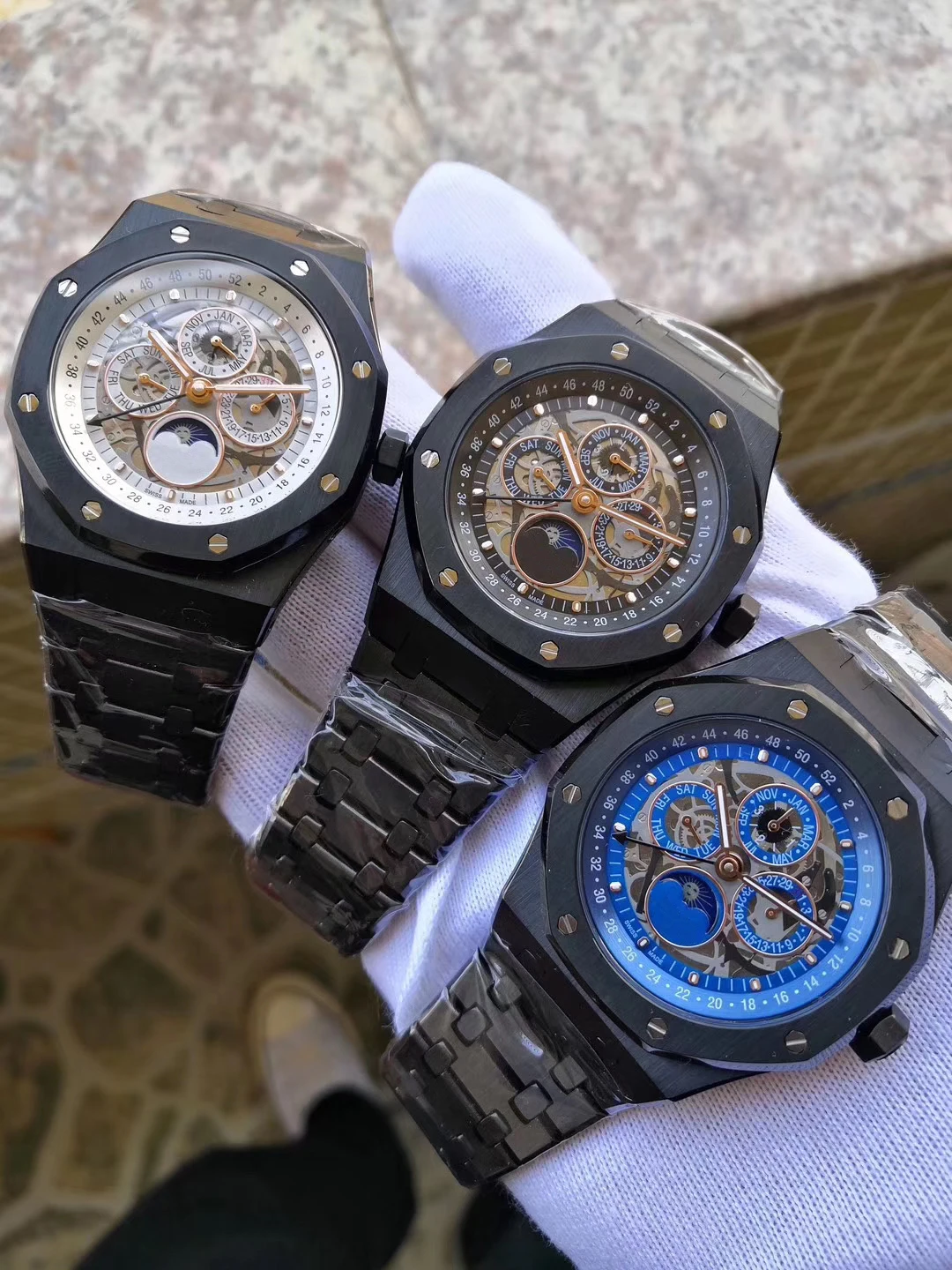 

Classic New Men Full Black Limited Blue Automatic Mechanical GMT Skeleton MoonPhase Sapphire Luminous Watch Transparent