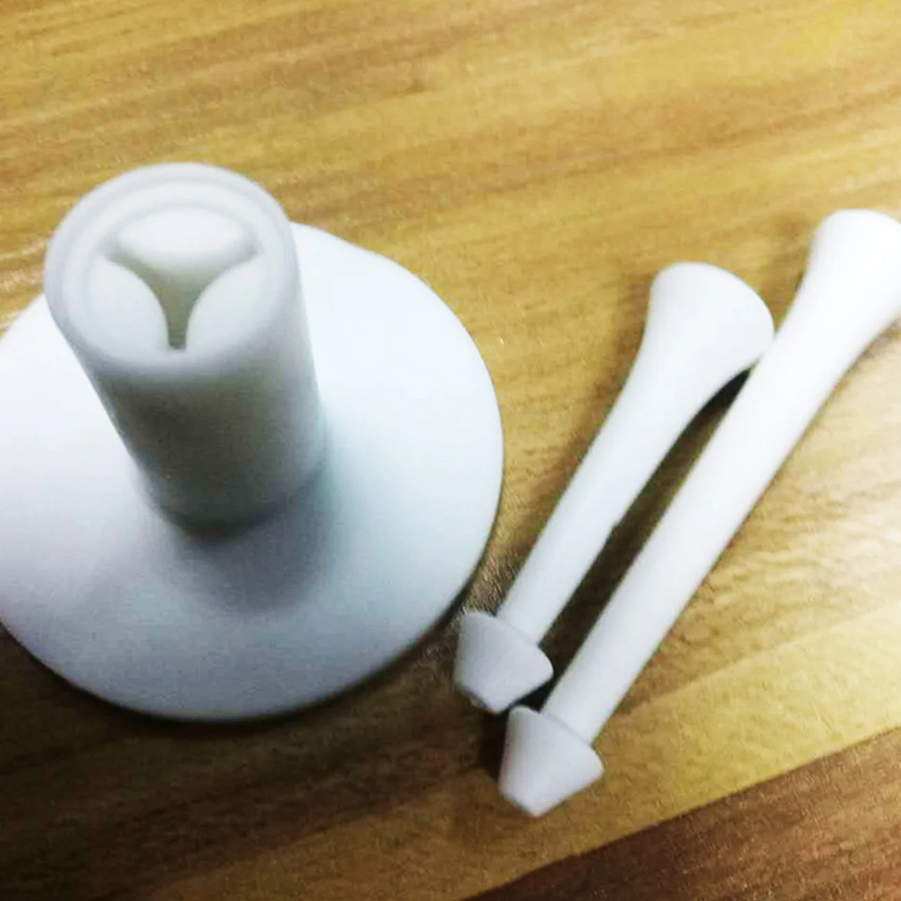 

1 Set Golf Practice Tees with Golf Tee Holder Golf tees for Golfer Indoor Outdoor Practice Driving Range and Practice Mat