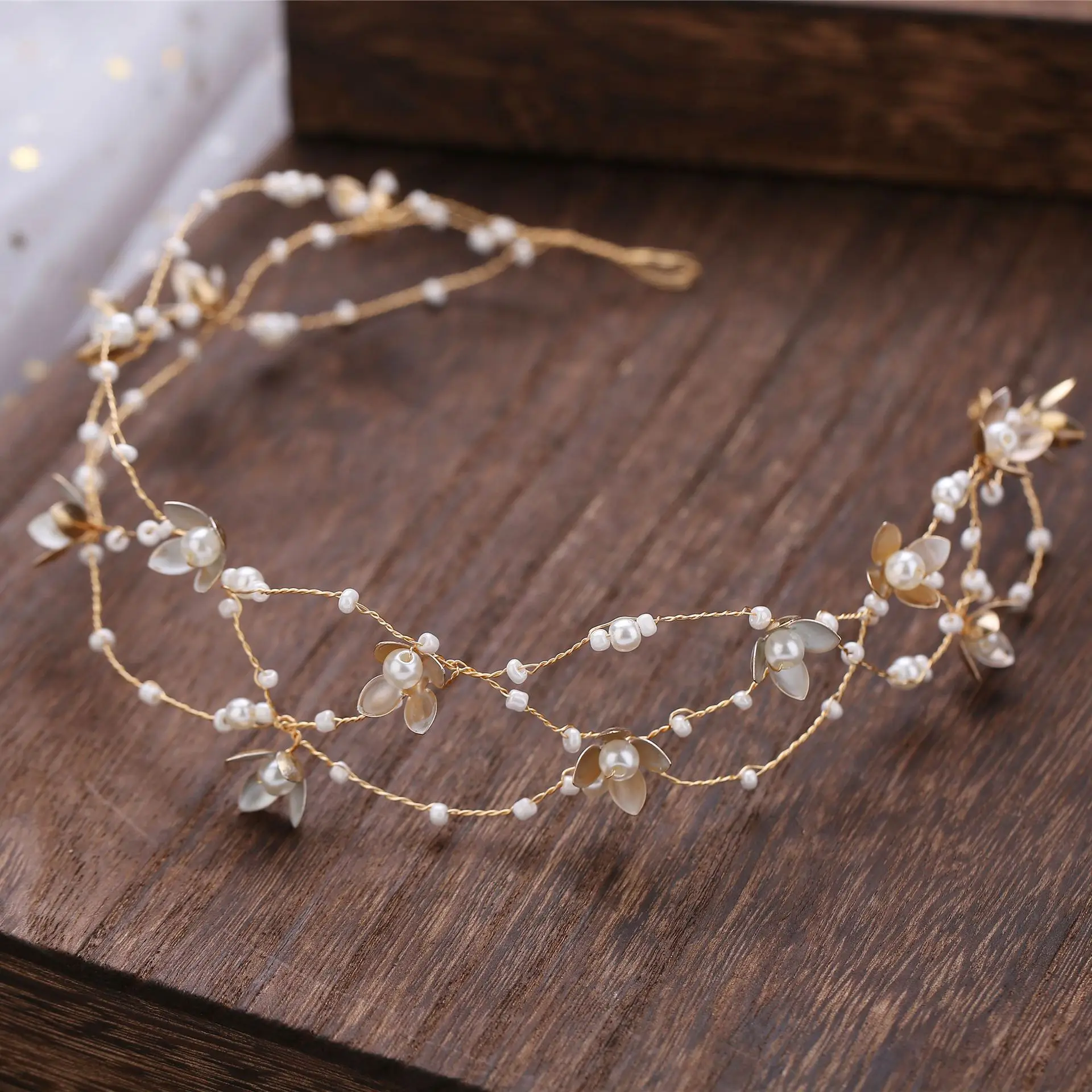 

Bridal Exquisite Tiaras Handmade Woven Flower Beaded Hair Decoration Princess Headband Women Prom Wedding Party Headdress Gift
