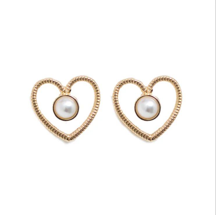 

New high-end love pearl earrings, retro Korean style earrings, simple temperament, wild earrings, small and cute earrings