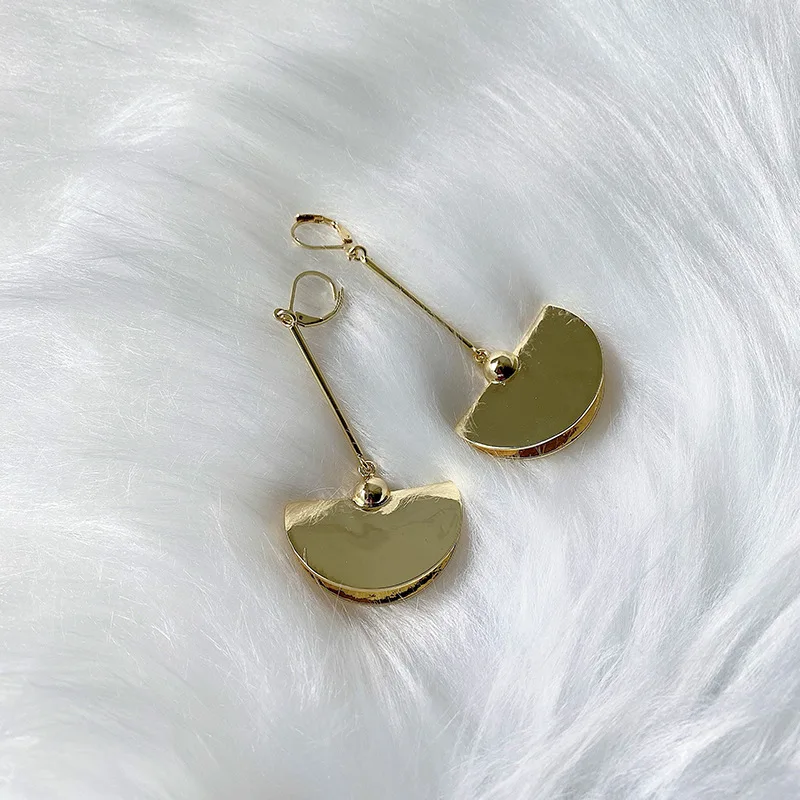 

GSOLD Новое модное женское геометрическоесапфировое кольцо с кристаллами зубчатый серьги простая длинная линия металический текстура, полук...