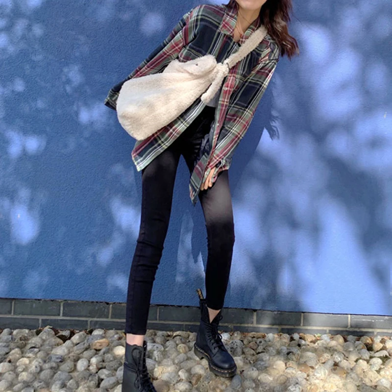 

Winter Lambswool Women Handbags Luxury Designer White Shoulder Bags Brand Faux Fur Large Tote Female Messenger Bag Bucket Bag