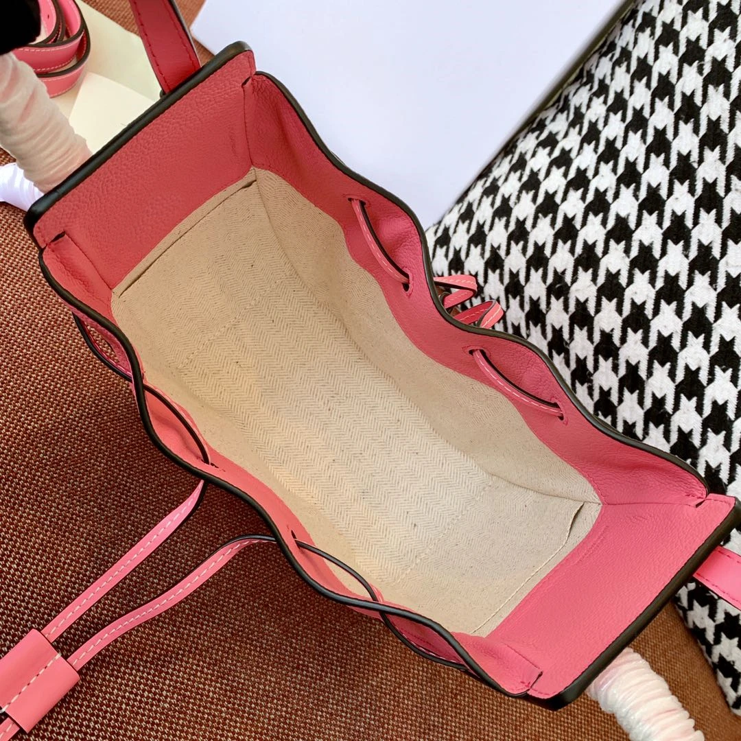 

2021 New Lady Pink Portable Shoulder Bag High Quality Leather Drawstring Design Fashion Leisure Brand Luxury Mini