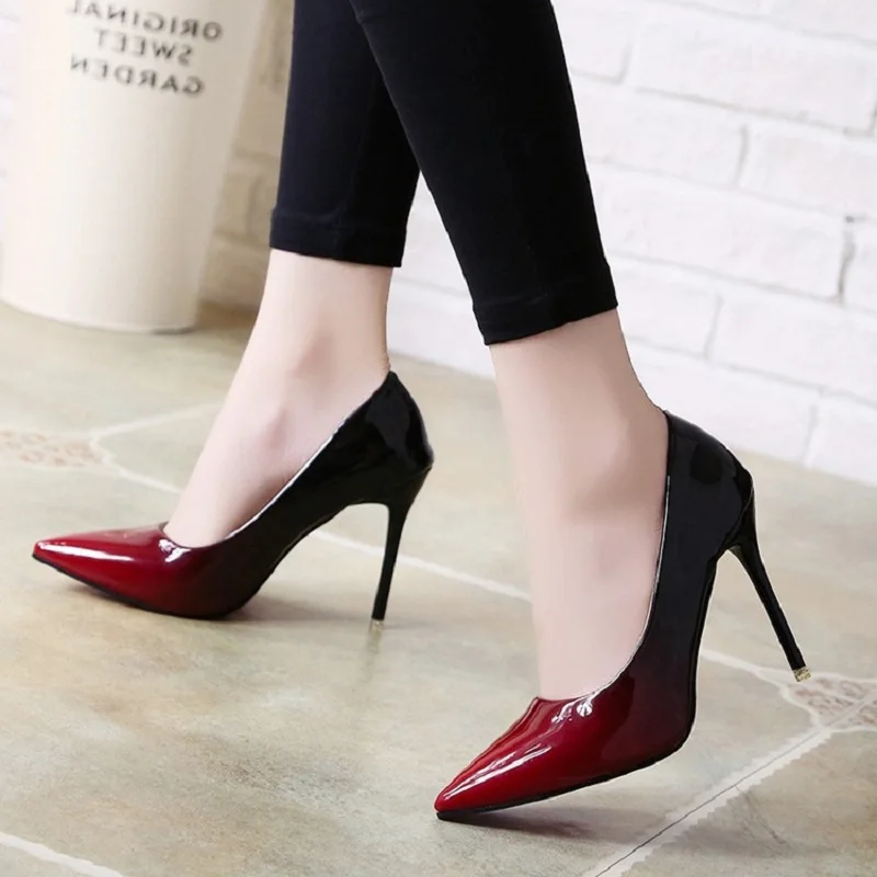 

2018 new spring and autumn women's shoes pointed patent leather high-heeled shoes.
