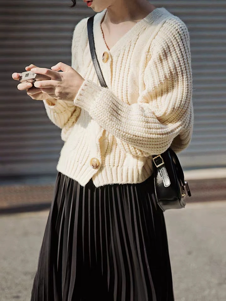 Свитер женский свободный с рукавом летучая мышь |