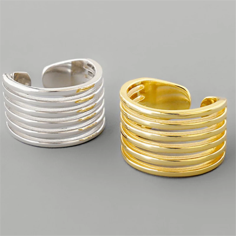 Женское многослойное кольцо с широкой поверхностью золотистое простое в