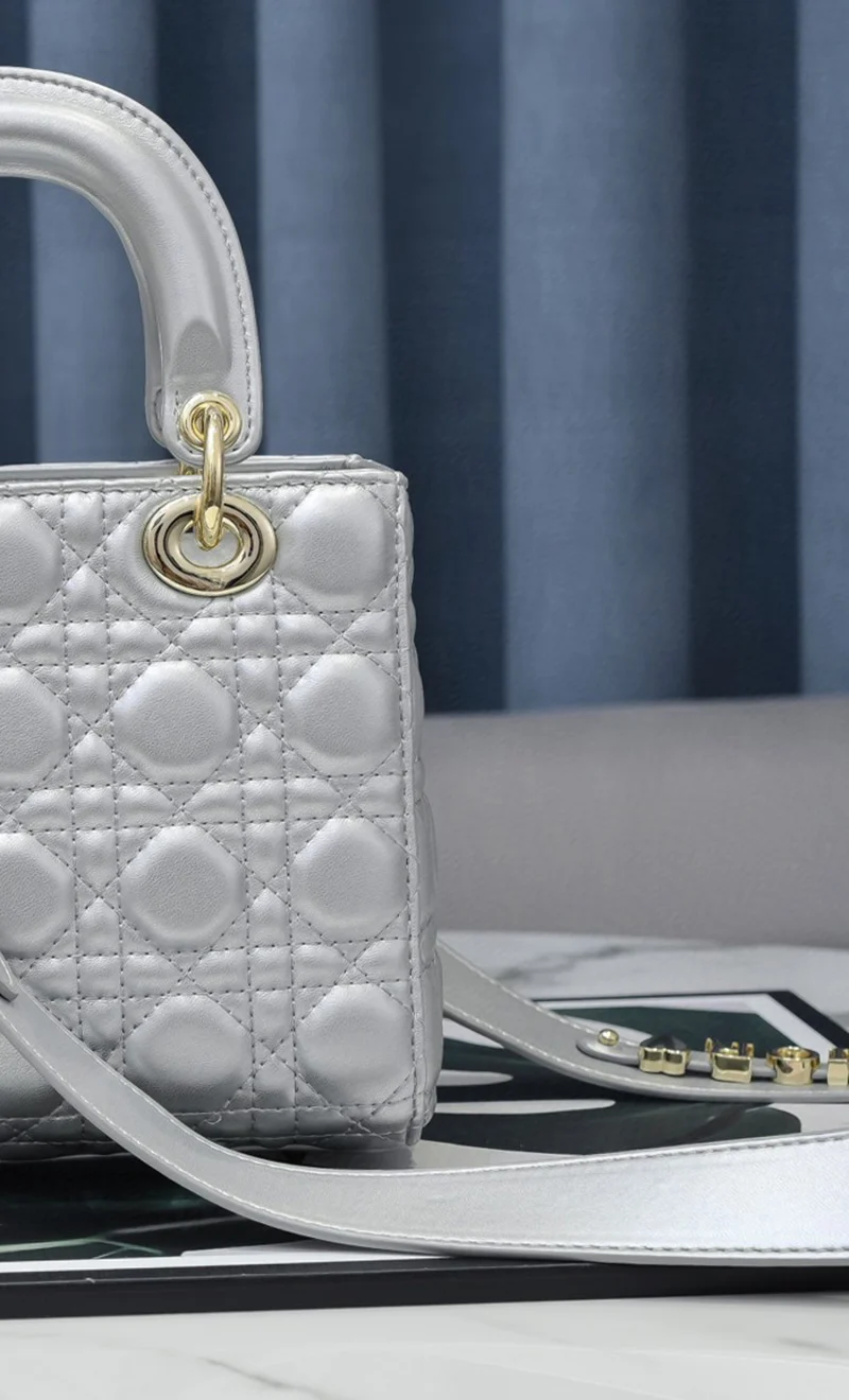 

2021 spring and summer new polished lambskin small square bag metal thickened handbag rhombus diagonal handbag fashion all-match
