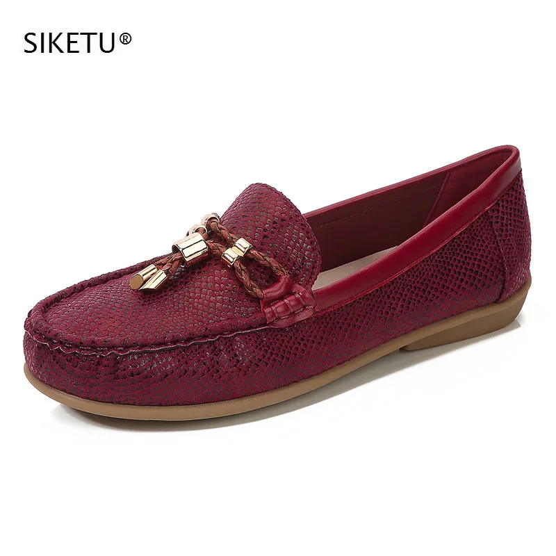 

PU Round Toe Soft Women Flat Shoes Casual Fashion Sexy Metal Decoration Shoes Size 35-42 Factory Dropship Store SIKETU Brand