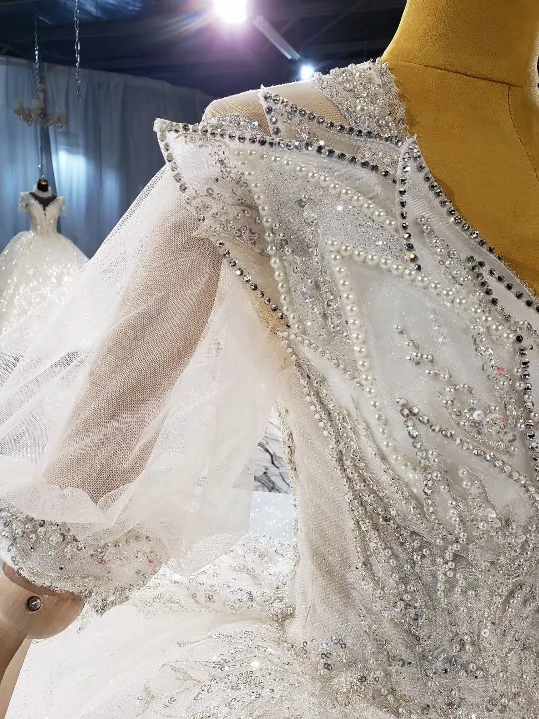 

Luxurious Arabic Custom Made Wedding Dresses Lace Appliqued Lace Up Bridal Dress Arabic High Quality 2021 Wedding Gowns