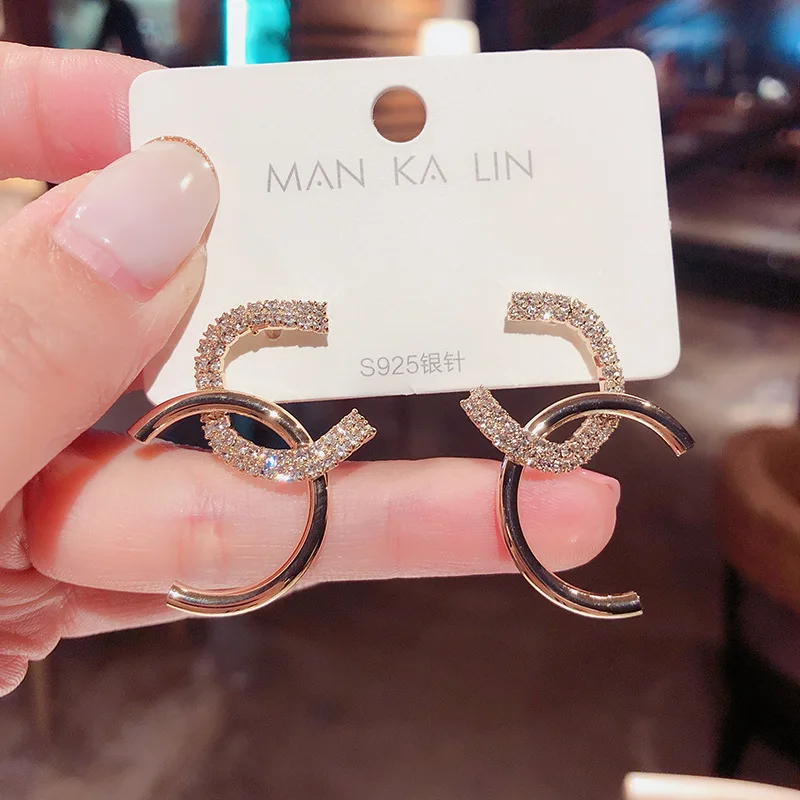 

Korean version east gate irregular letter C full diamond earrings personality net red temperament ear stud S925 silver needle ea
