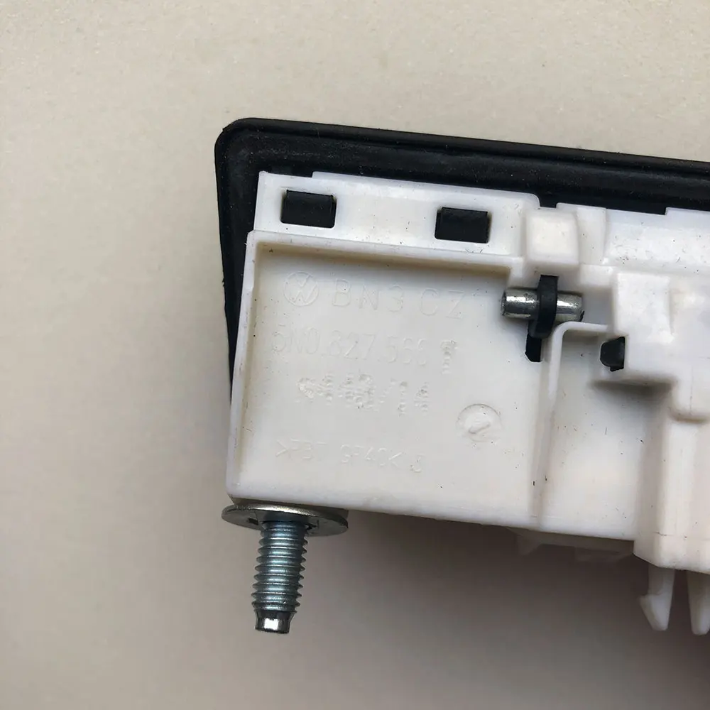 Застежка на ручку багажника оригинальные аксессуары для VW Passat OE:5N0827566 5N0 827 566