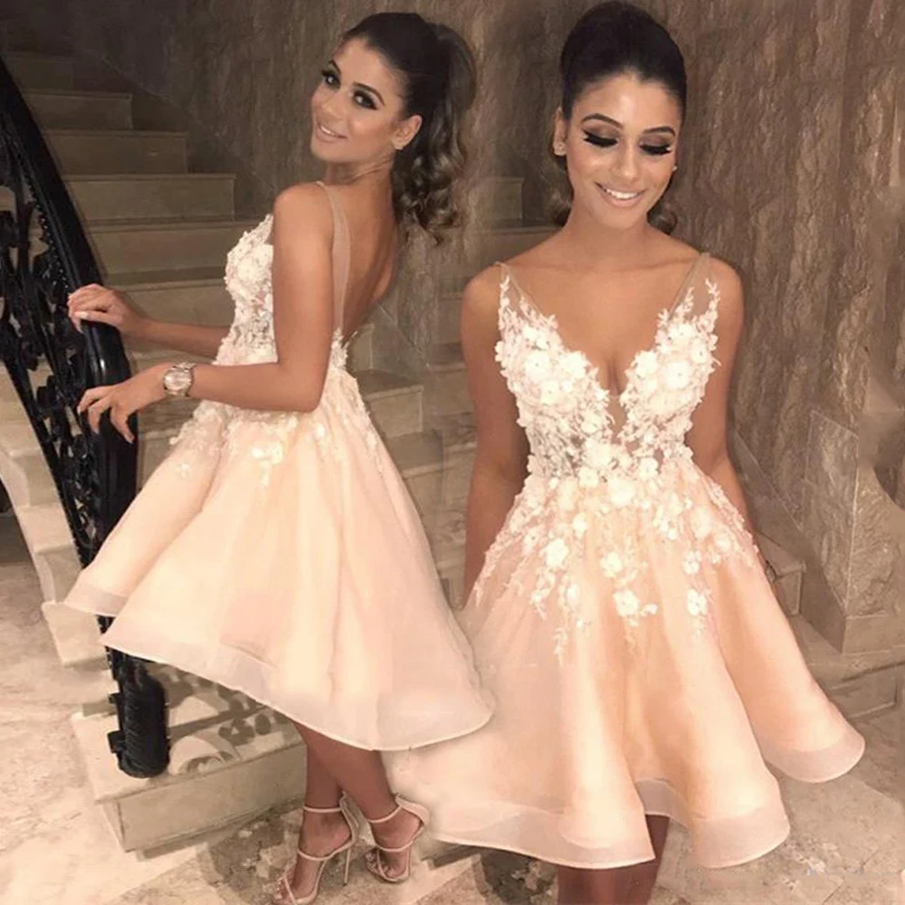 

Backless Hi-Lo Homecome Dresses 2021 Deep V-Neck Appliques Lace Prom Gowns Women Plus Size Princess Graduation Party Dress