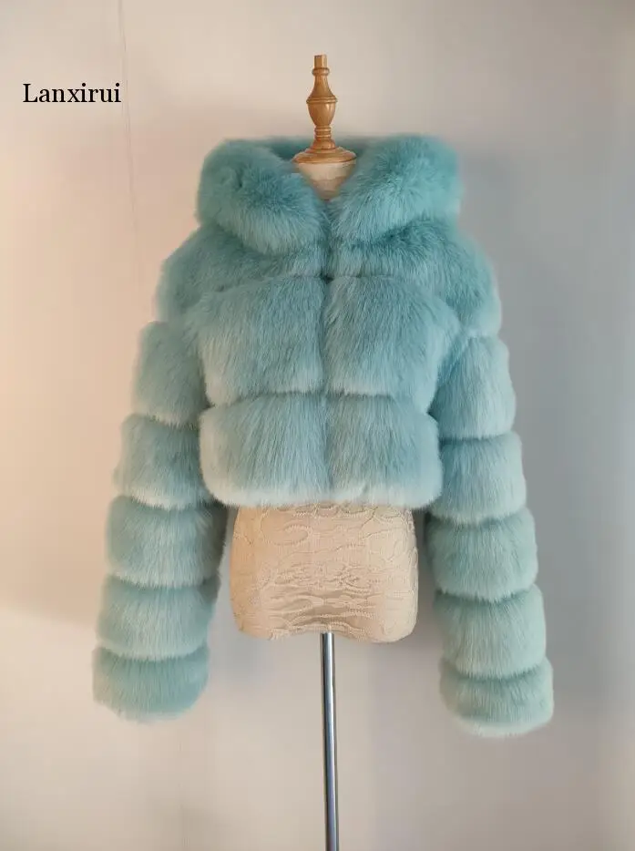 Куртка женская укороченная из искусственного меха с капюшоном теплая Зимняя |