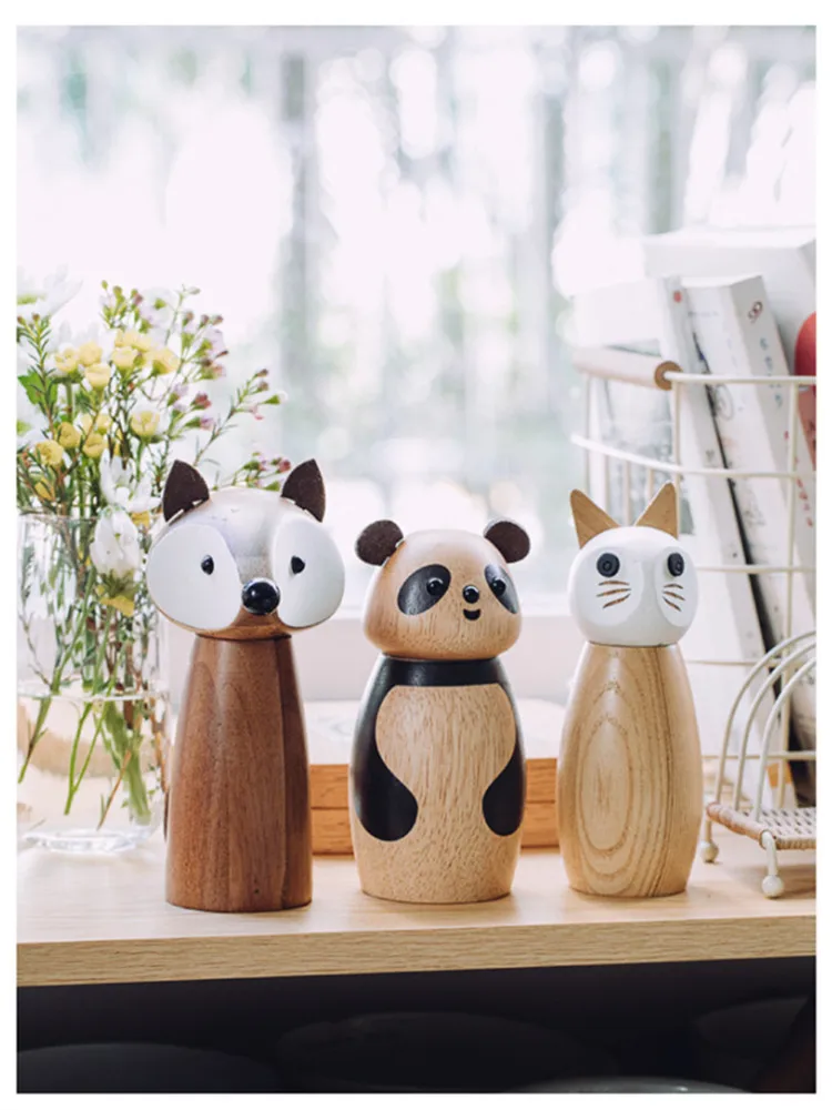

Creative Panda Grinder Household Wood Pepper Grinding Bottle Kitchen Mills Seasoning Jar Salt Shaker