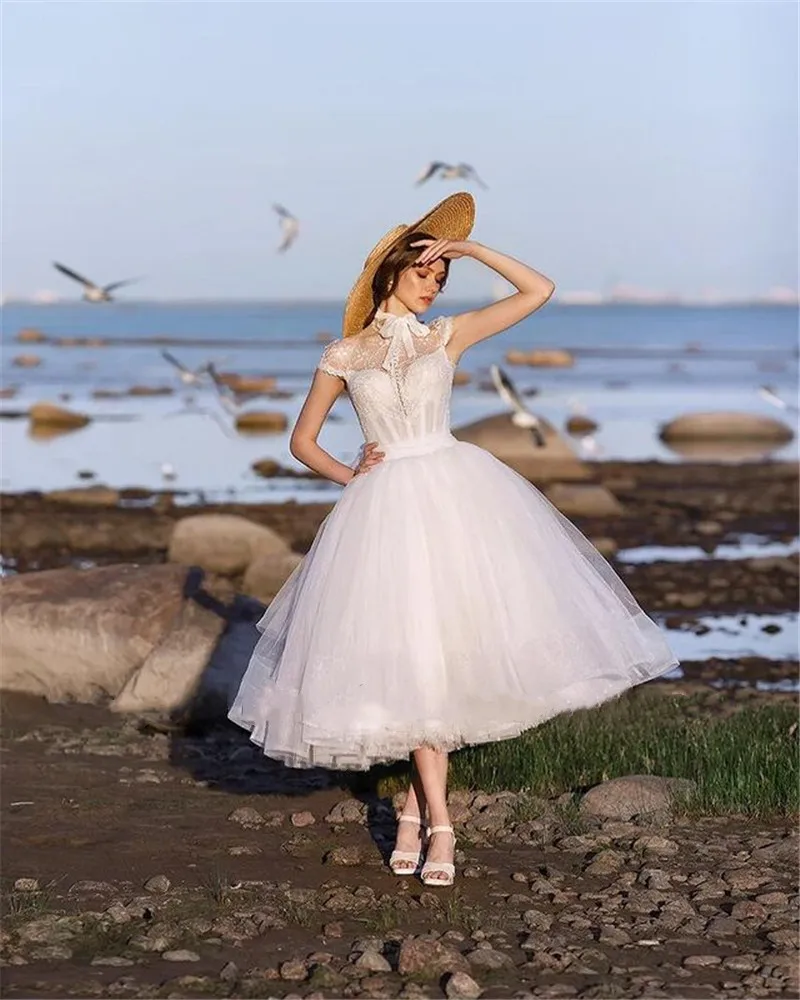 

Женское свадебное платье из фатина It's yiiya, белое платье до середины икры с высоким воротом, кружевной аппликацией и шлейфом на лето 2019