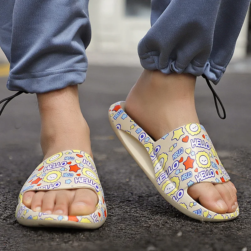 

New Arrival 2021 Beach Men Slippers Beige Men Casual Slippers Soft Sole Mens Slides Shoes Comfortable Man Bathroom Slippers