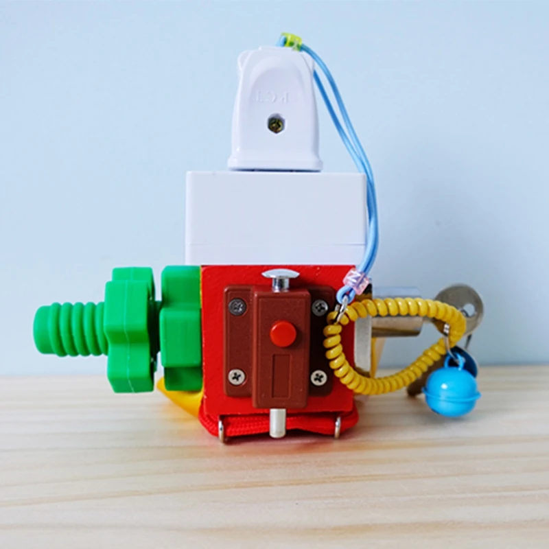 

Portable Busy Square Busy Board Montessori Classic Toys Playing In The Car For Baby Toddler Boys Girls DXAD