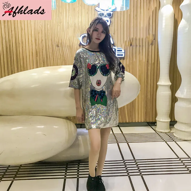 

Женская футболка с коротким рукавом, круглым вырезом и блестками