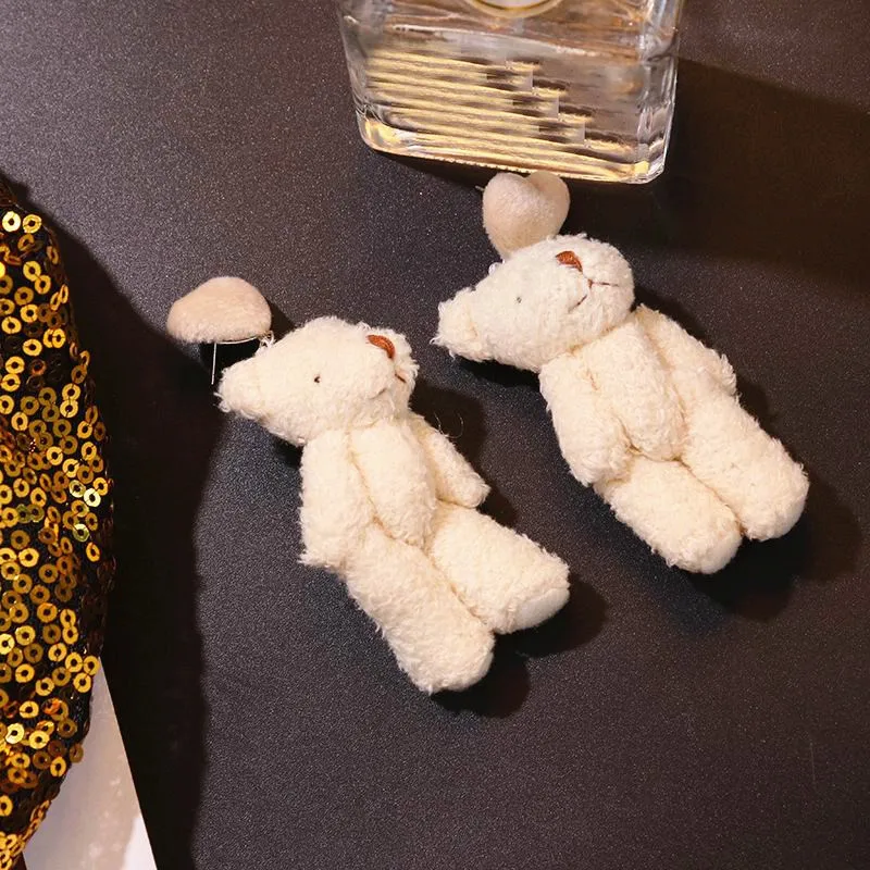 Женские серьги подвески с мишками белого и розового цвета зимние меховым шаром