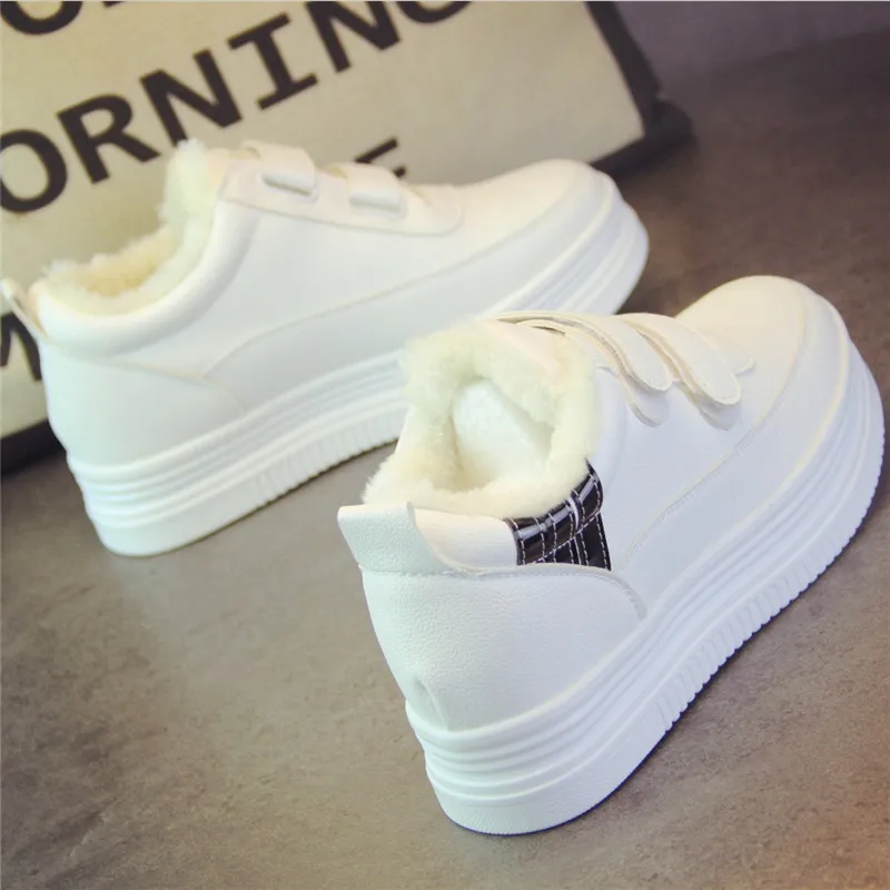 Женские кроссовки на толстой подошве Ulzzang белые липучке удобная теплая обувь с