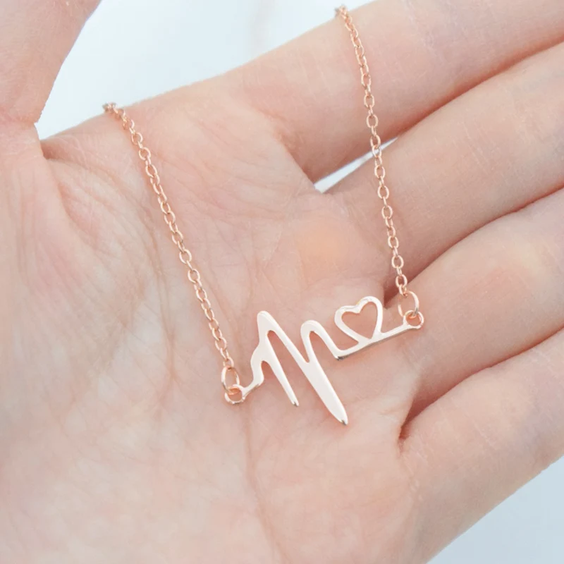 Изысканное ожерелье с подвеской в виде сердца из розового золота