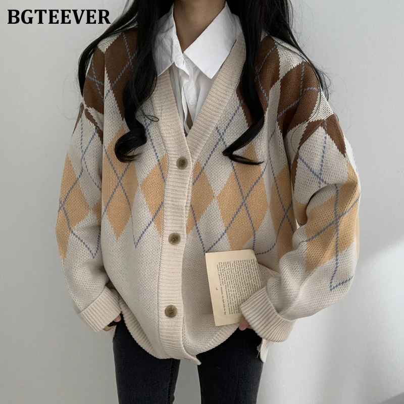 

BGTEEVER Vintage Women V-neck Patchwork Argyle Knitted Cardigans Long Sleeve Single-breasted Loose Female Sweaters 2021 Autumn