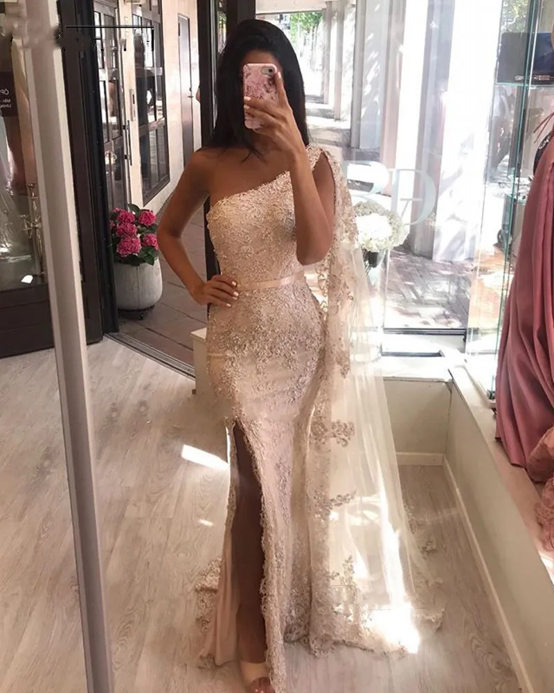

Sexy Lace Mermaid Evening Dresses 2021 Champagne Beads Appliques Side Slit One Shoulder Dubai Arabic Long Formal Evening Gowns