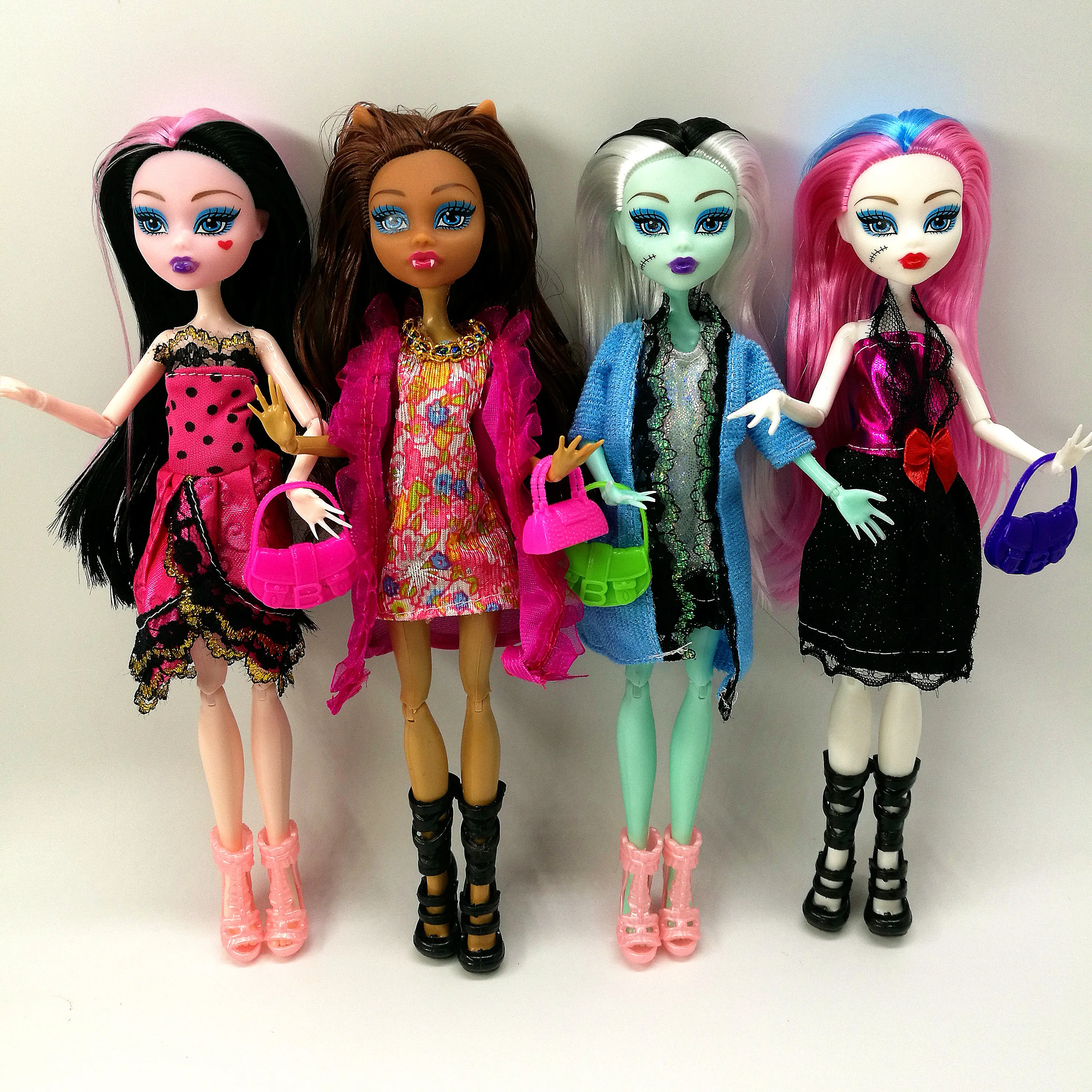 

Cheapest NO BOX 4 pcs/set Dolls New Style high dolls Monster fun high Moveable Joint Body Fashion dolls Girls Toys Best Gift