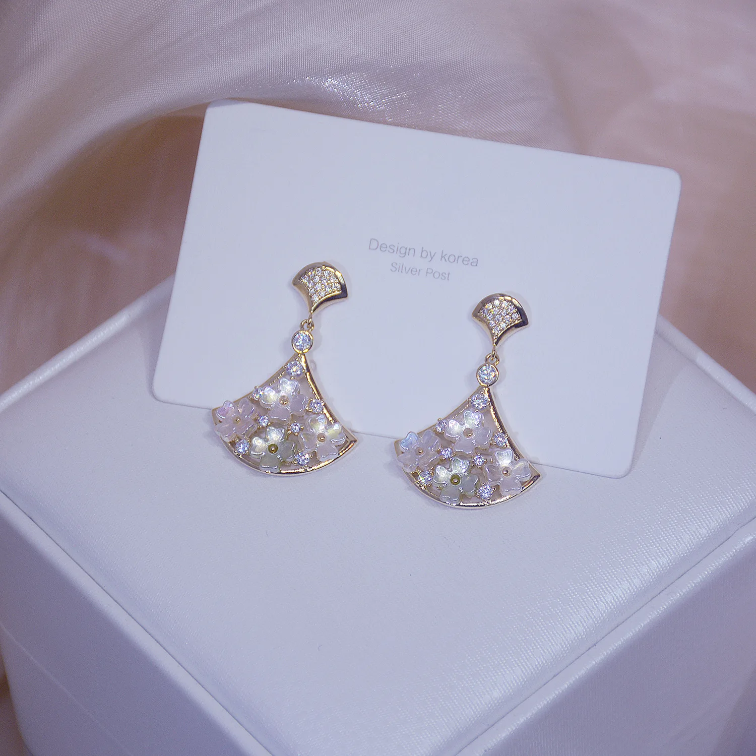 

Ins Hot Sale 14K Real Gold S Needle Exquisite Color Flower Fan Shape Stud Earrings for Women Cubic Zircon ZC Earrings