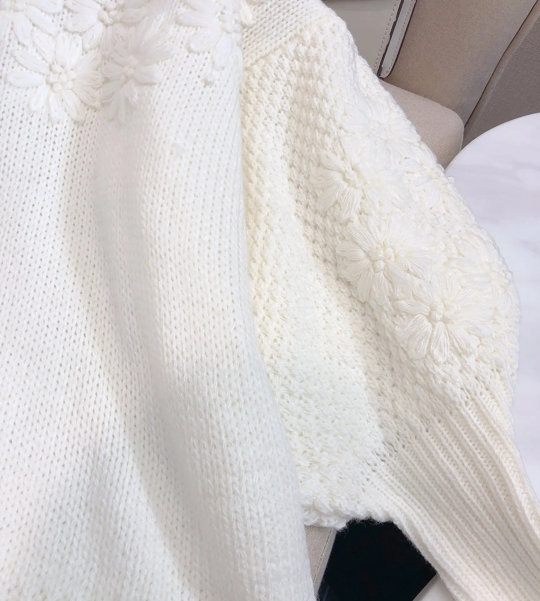 Ladies 2021 New Fashion Long Sleeve Sexy Solid Color Embroidery Lantern Sleeve Retro Flower Sweater 1224