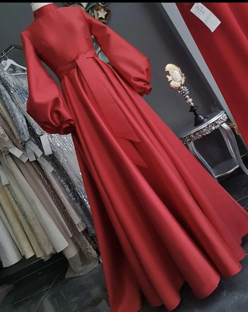 

2021 Simple but Elegant Red Prom Dresses High Collar Long Sleeve Sashes Pleated Floor Length Vestdios De Formature