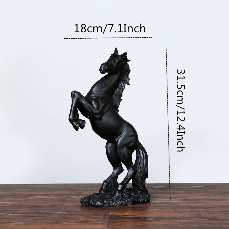 Перевод: Статуэтка лошади из смолы для декора гостиной, творческий предмет интерьера, удачный подарок на открытие дома.