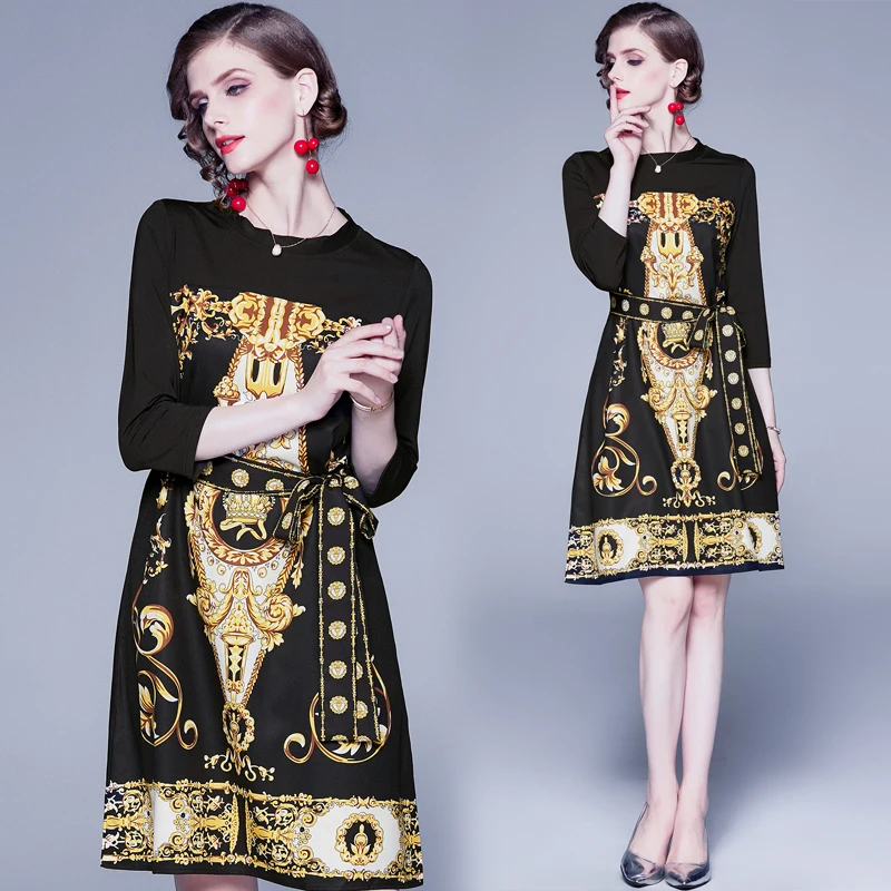 Женское дизайнерское платье с поясом подиумное круглым вырезом и цветочным