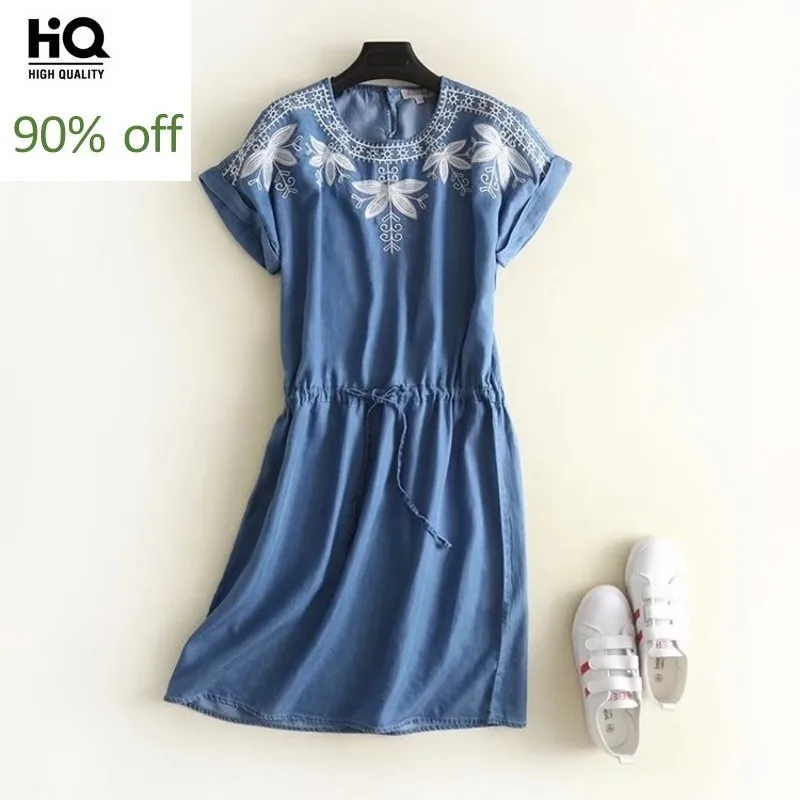Летнее джинсовое платье в стиле ретро с вышитыми цветами круглым вырезом и