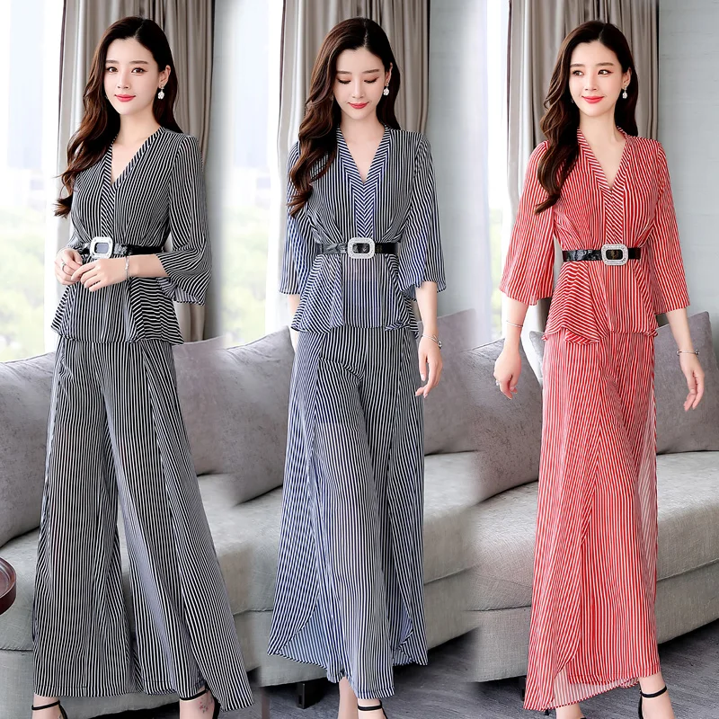 Женский костюм из двух предметов блузка в полоску и брюки с широкими штанинами