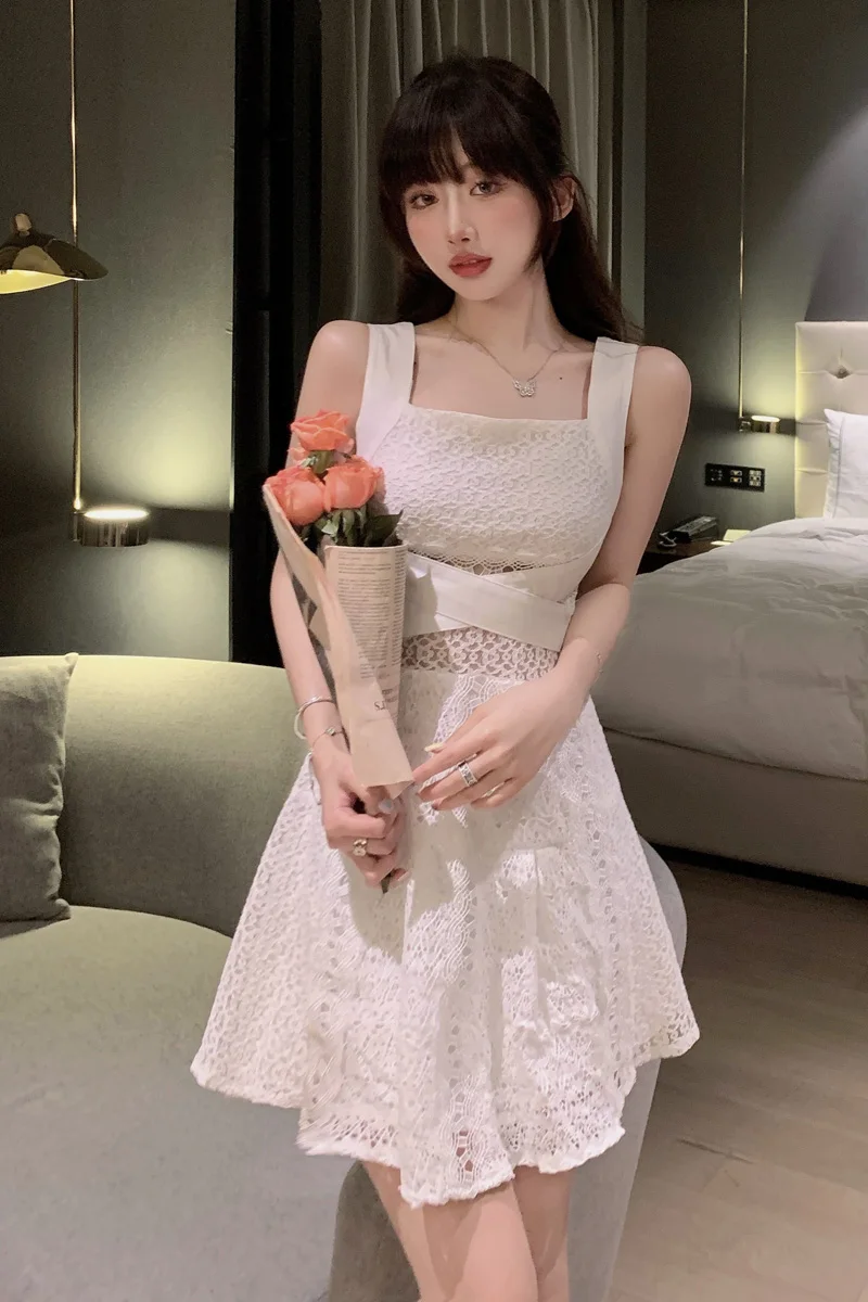 

COIGARSAM Sexy Patchwork Women New Lace Suspenders Hollow Out High Waist Dresses White Dress 0735