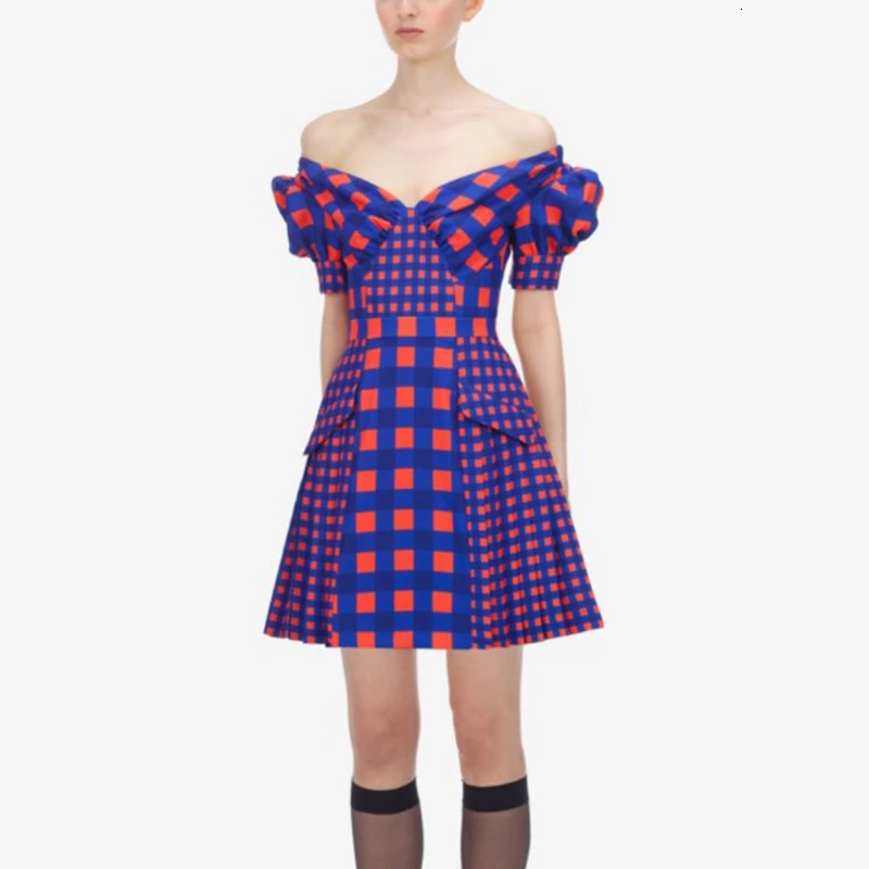 Клетчатое платье с открытыми плечами цветными блоками без бретелек высокой
