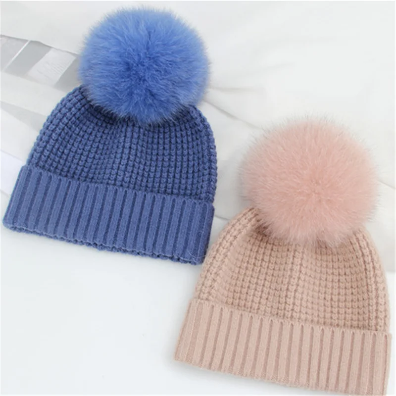 

Женская зимняя шапка с помпоном из натурального Лисьего меха