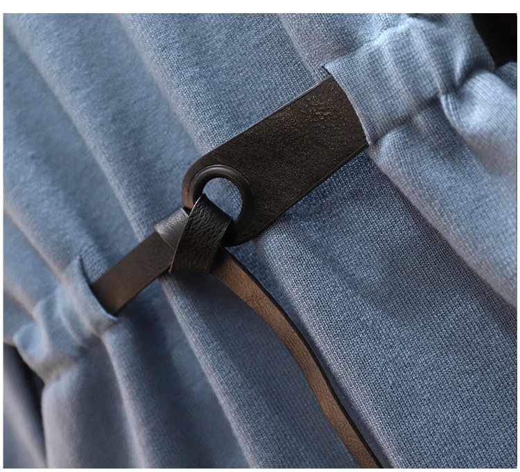 Офисное женское черное трикотажное платье-свитер с кружевным воротником и