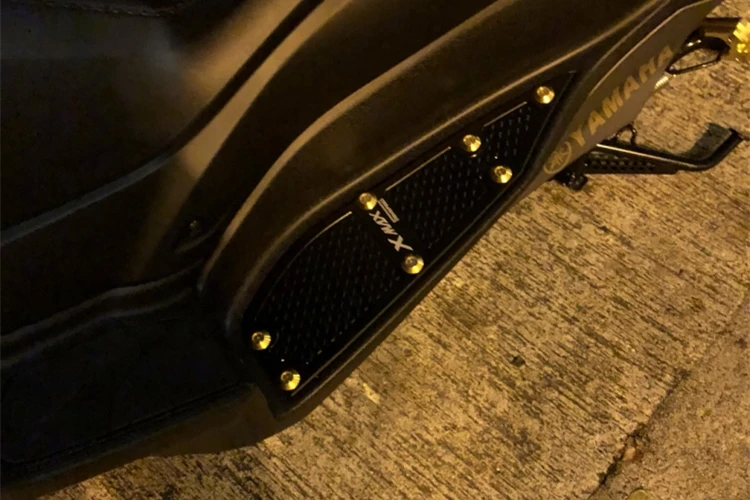 

For YAMAHA XMAX X-MAX 300 XMAX 250 2017 -2018 Motorrad Accessoris xmax mats CNC footrest footpads Aluminum alloy pedal plate