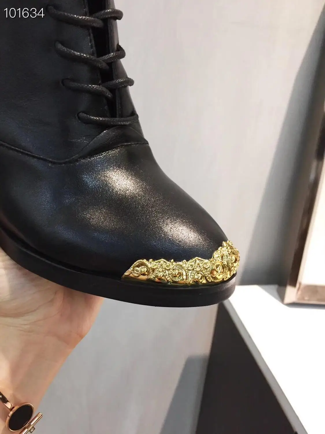 Женские ботинки из натуральной воловьей кожи на высоком каблуке со шнуровкой