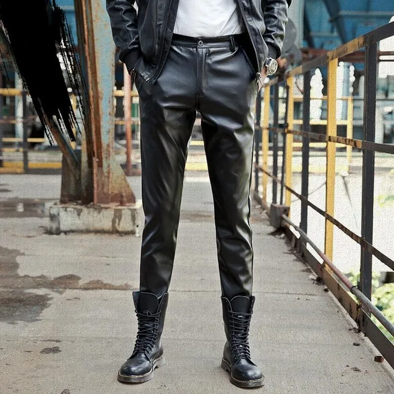 Сезон весна лето Новинка мужские узкие брюки из искусственной кожи в Корейском