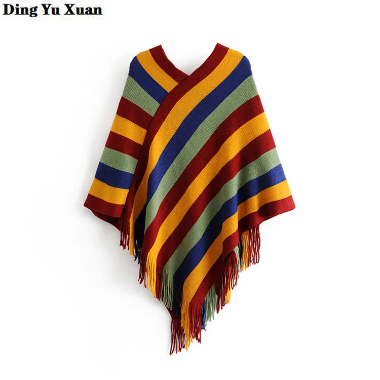 Женский трикотажный пуловер в радужную полоску с V образным вырезом| |