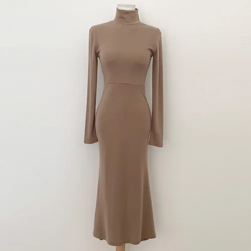 Осенне-зимнее тонкое привлекательное черное платье-водолазка с длинным рукавом