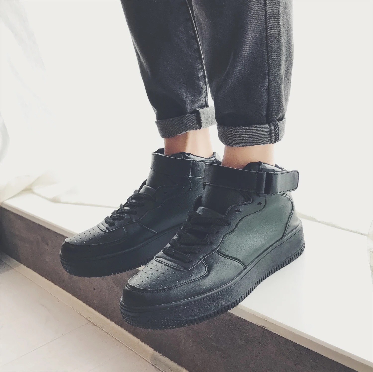 

New Casual Shoes Fashion Korean Style Streetwear Breathable Luxury Brand High Top Men Sneakers