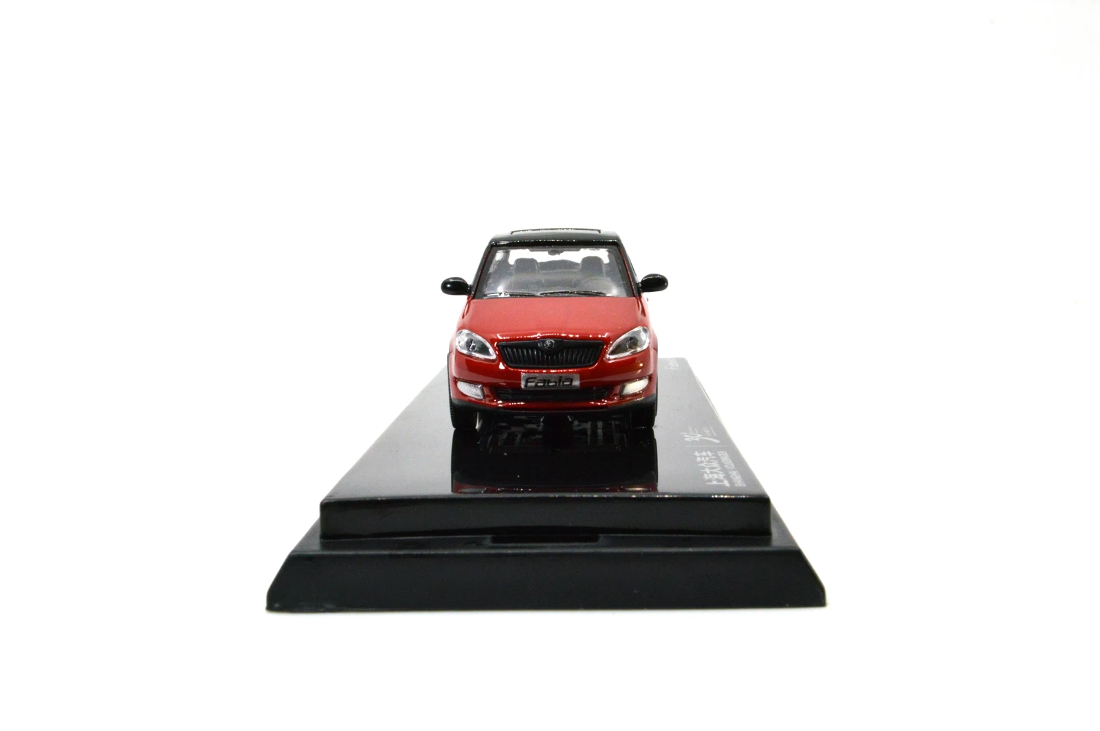 Новинка 2015 г. красная Игрушечная машина Skoda Fabia в масштабе 1:64 масштаб 1 64